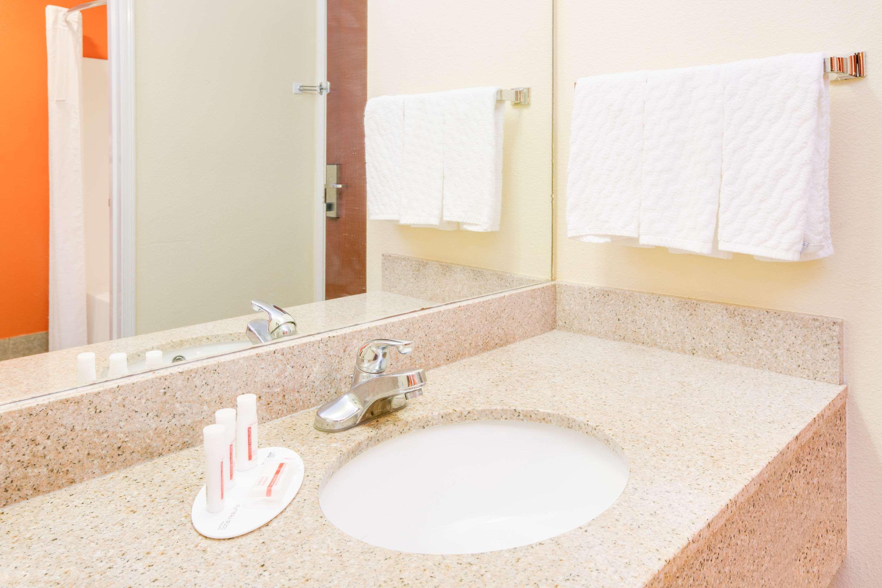 Surestay Hotel By Best Western Alexandria Airport Esterno foto