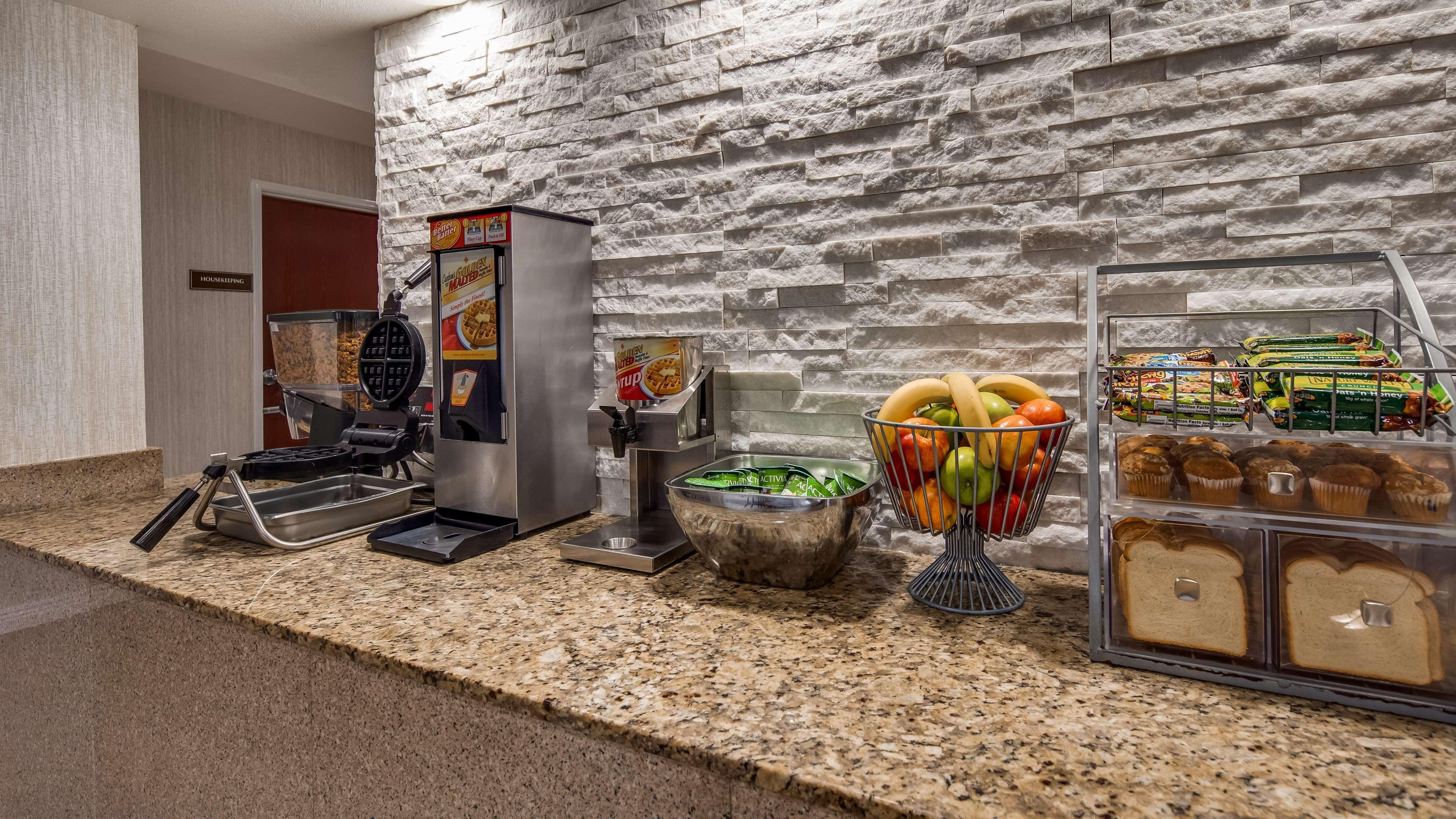 Surestay Hotel By Best Western Alexandria Airport Esterno foto